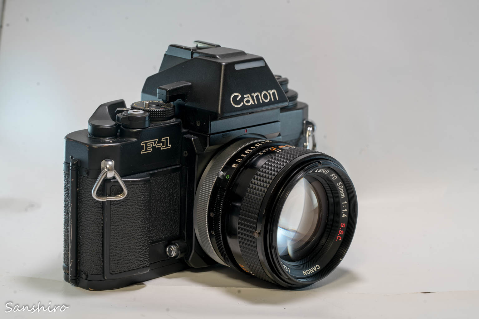 フィルムカメラCanon New F-1 とCANON NEW FD 50mm f1.4
